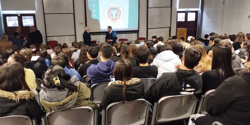 <b>La Fundación Fundación FESMRC. P.I.U. Publio Virgilio Marone en su Cátedra de Comercio Internacional brinda una Conferencia en la Universidad de Luján</b>